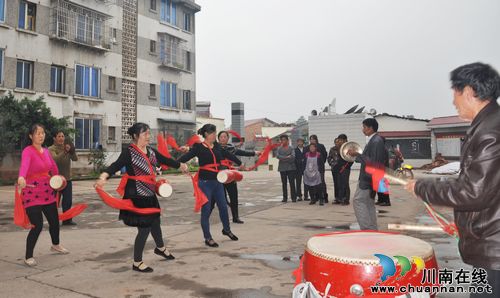 天仙镇:乡村文艺宣传队 时尚生活舞起来(图1) 天仙镇:乡村文艺宣传队 时尚生活舞起来(图1)