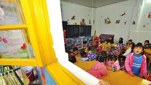 宜宾女童患先天性白内障 父母4年未出现(图1) 宜宾女童患先天性白内障 父母4年未出现(图1)