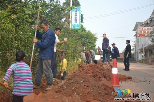 天仙镇：发展“火箭”式升空&nbsp;群众建设热情高涨(图2)