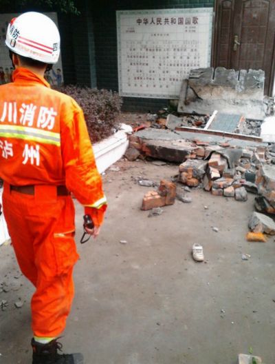 泸州市纳溪区一民房墙体垮塌致3名学生死亡(图2)