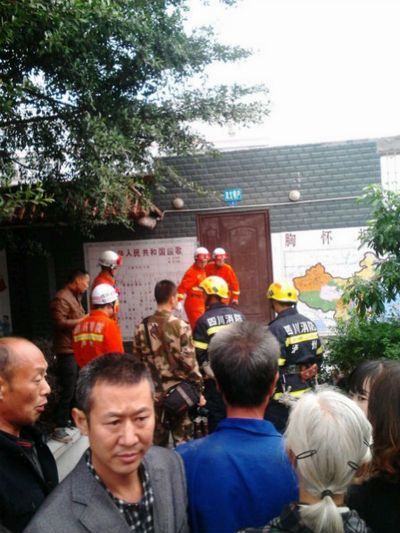 泸州市纳溪区一民房墙体垮塌致3名学生死亡(图1)