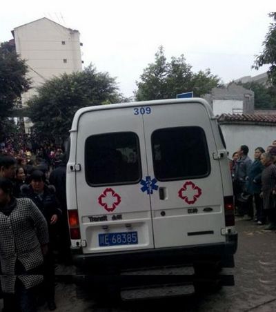 泸州市纳溪区一民房墙体垮塌致3名学生死亡(图4)