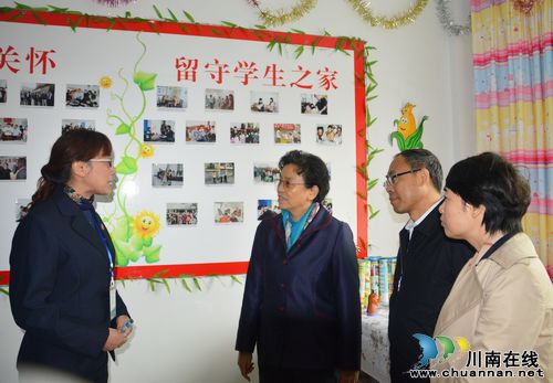 省委常委、省总工会主席李登菊莅泸视察工作(图1) 省委常委、省总工会主席李登菊莅泸视察工作(图1)