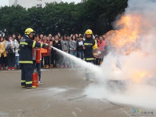 华阳街道：举行校园消防疏散演练(图2)