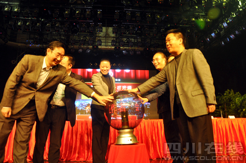 泸州庆祝第十四个记者节&nbsp;表彰优秀新闻工作者(图2)