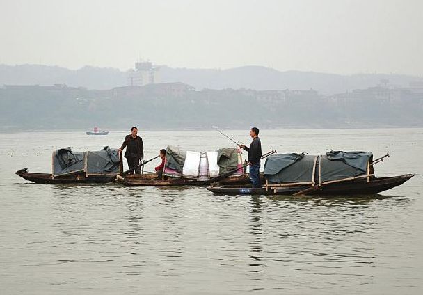 长江"水鬼"江湖:泸州捞尸人"挟尸要价"并不多见