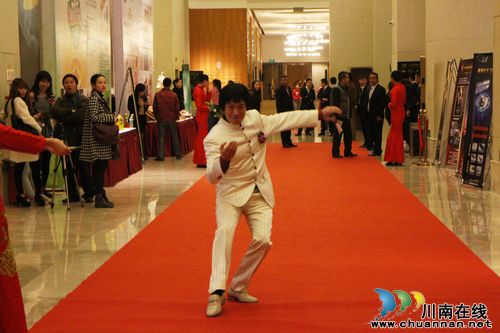 《功夫战斗机》首映&nbsp;陈天星秀真功夫（图）(图4)