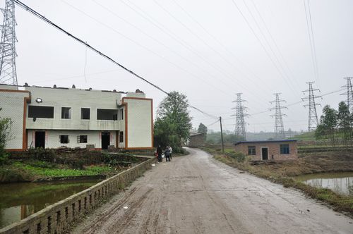 高压线下拆迁起风波(图2)