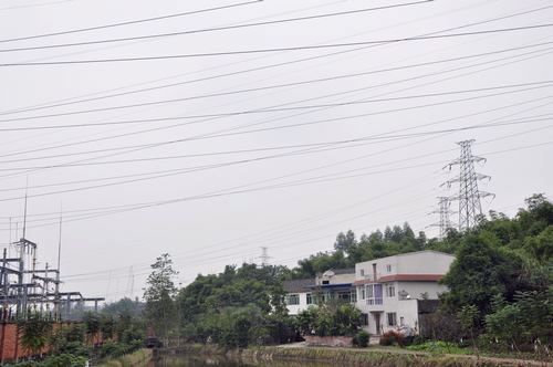 高压线下拆迁起风波(图1)