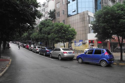 调查:车多位少收费高&nbsp;泸州城区停车难问题初探(图4)