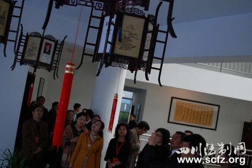 省法院"邀请人大代表进法院"活动走进泸州法院(图2)