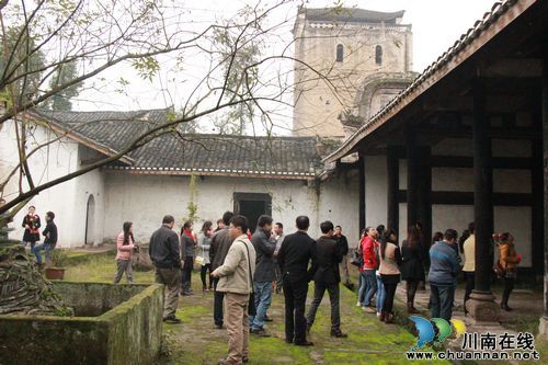 方洞镇:举行趣味运动会(图3) 方洞镇:举行趣味运动会(图3)