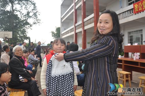 致公党纳溪总支：关爱留守儿童圆孩子的梦(图2)