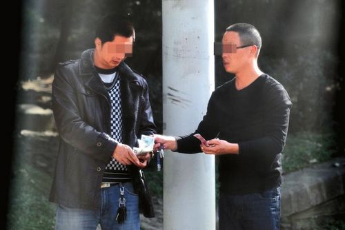 乘客搭乘顺风车 "路霸"强收拦车费(图2) 乘客搭乘顺风车 "路霸"强收拦车费(图2)