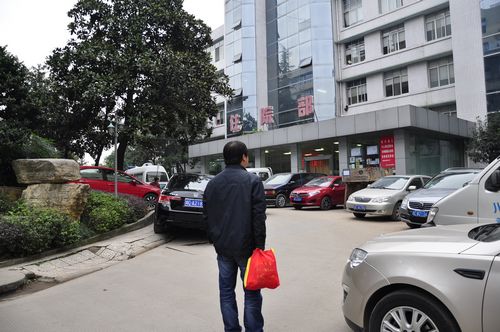 自贡两岁患儿&nbsp;保健院烤箱里等官司结果(图4)