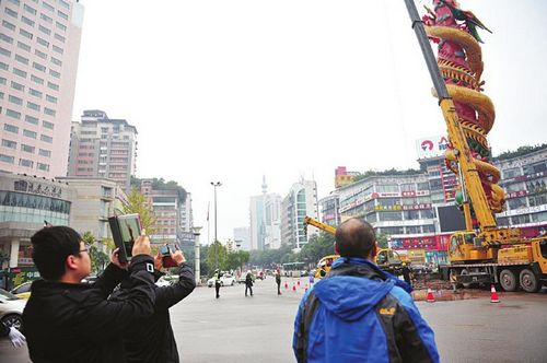 自贡地标建筑龙抱柱被拆除 将在异地重建(图)(图3) 自贡地标建筑龙抱柱被拆除 将在异地重建(图)(图3)