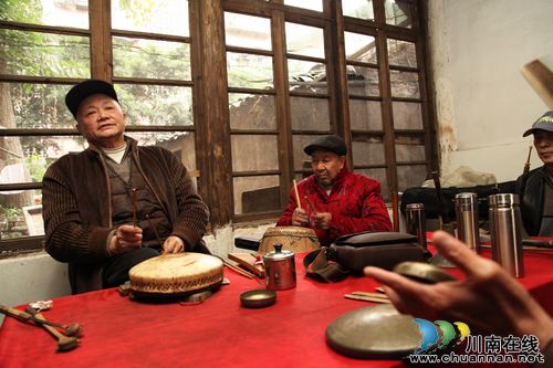 现代人物画家蒋兆和故居最后的川剧座唱(图2) 现代人物画家蒋兆和故居最后的川剧座唱(图2)