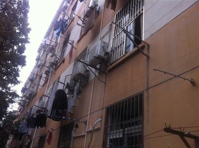 "复旦研究生投毒案"开审 黄洋父亲:带儿子回家(图2) "复旦研究生投毒案"开审 黄洋父亲:带儿子回家(图2)