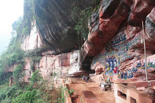 泸州叙永：崖洞夫妻和222尊佛像(图1)