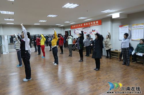 泸医中医院中医养生八段锦走进天立社区&nbsp;服务百姓健康(图2)