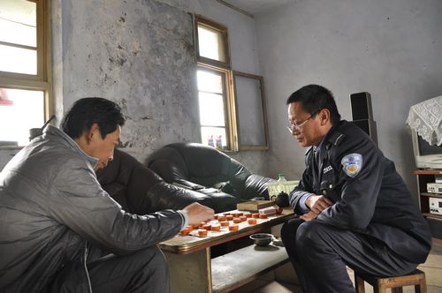 自贡都市周刊:保安爱上写日记&nbsp;12年写下10万字(图4)