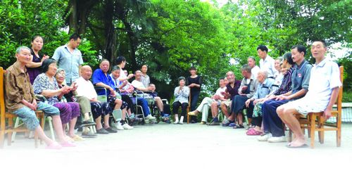 泸州：养老院的老人谁来爱(图1)