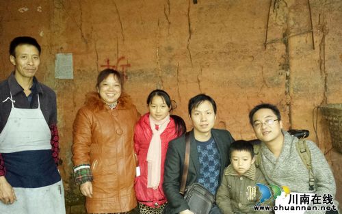 泸医附院爱心人士 走基层“触摸群众脉搏”(图5) 泸医附院爱心人士 走基层“触摸群众脉搏”(图5)