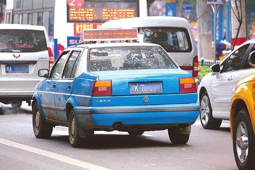 记者调查隆昌出租车顶灯经营权&nbsp;谁说了算？(图1)