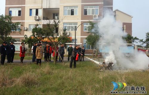 张坝:景区开展森林防火实战演练(图2) 张坝:景区开展森林防火实战演练(图2)