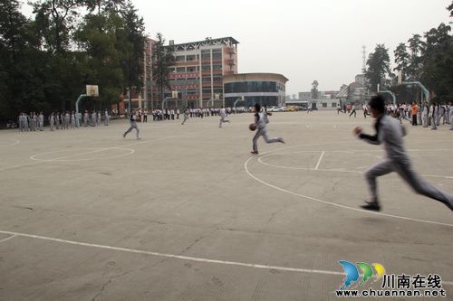 泸县建校深入推进大课间体育活动精彩纷呈(图2)