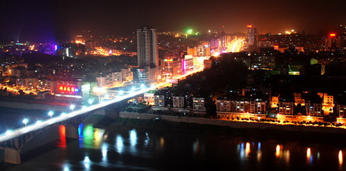 泸州沱二桥维修加固 明起实施临时交通管制(图1) 泸州沱二桥维修加固 明起实施临时交通管制(图1)