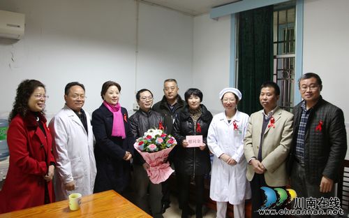 泸医附院积极开展艾滋病日主题教育活动(图1) 泸医附院积极开展艾滋病日主题教育活动(图1)