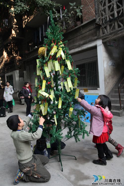 泸州:社区小“摊点”倡导大环保(图3) 泸州:社区小“摊点”倡导大环保(图3)