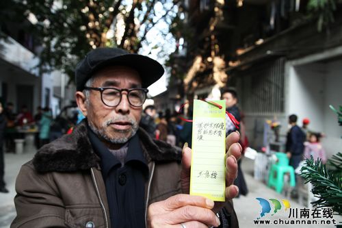 泸州:社区小“摊点”倡导大环保(图1) 泸州:社区小“摊点”倡导大环保(图1)