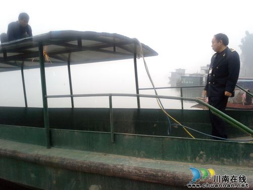 海潮镇:从严执法 加大力度整顿水上交通安全(图1) 海潮镇:从严执法 加大力度整顿水上交通安全(图1)