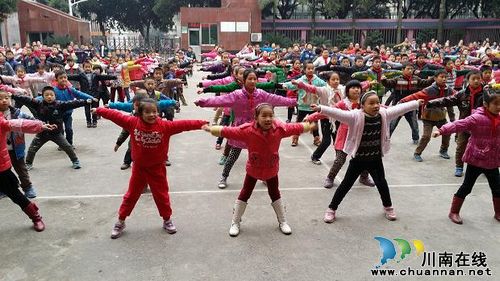 纳溪区逸夫小学：大课间活动出新操(图2)