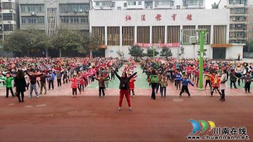纳溪区逸夫小学：大课间活动出新操(图1)