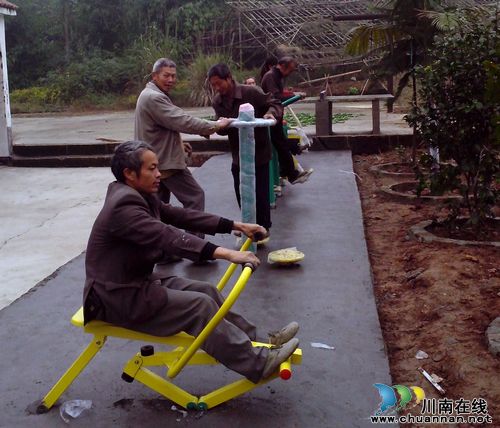 长兴镇：健身场所成为群众闲时好去处(图1)