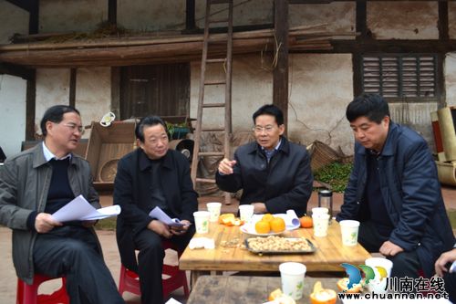 省人大常委会情系基层&nbsp;赴叙永开展"挂包帮"(图1)