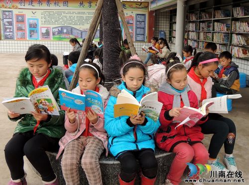 泸州叙永：“图书开放亭”倍受学生青睐(图2)