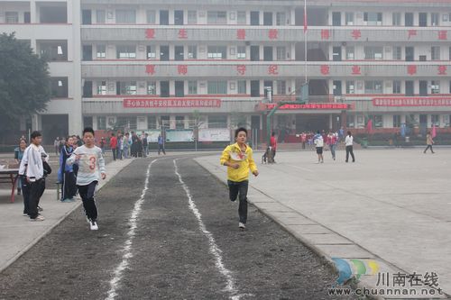 潮河镇：举行2013年中小学生运动会(图1)