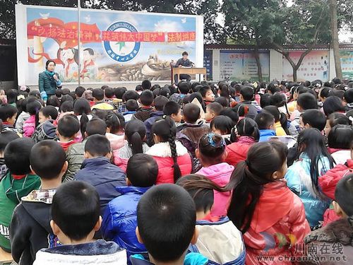 立石镇：“12·4”法制宣传进校园(图2)