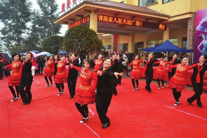 舞林争坝泸州总决赛昨落幕&nbsp;合江“阿婆”夺冠(图2)
