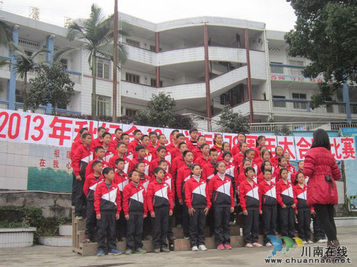 龙车镇：青年学生大合唱&nbsp;&nbsp;唱响青春之歌(图2)