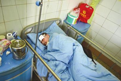 内江一司机酒后无证驾车&nbsp;撞伤人后将其丢野外(图2)