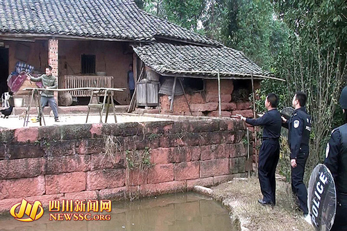 宜宾男子枪击钓鱼者头部&nbsp;向警察泼硫酸拒捕(图3)