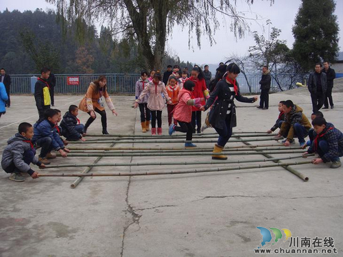 古蔺县大寨乡：苗族文化溢满校园(图1)