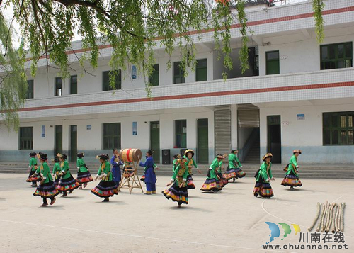 古蔺县大寨乡：苗族文化溢满校园(图2)