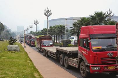 泸州柴油难加&nbsp;跑8个加油站都扑空(图1)