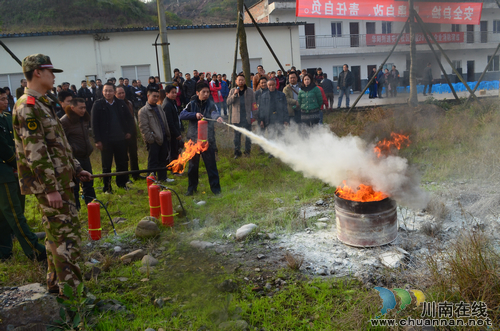 华阳街道：企业消防演练促进安全社区建设(图2)